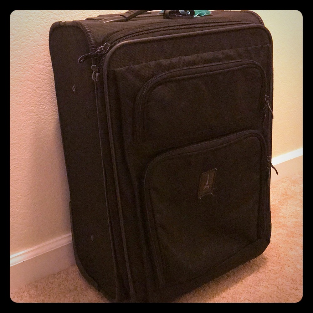 Flight Crew 2 Travelpro Carryon Suitcase Rollerbag